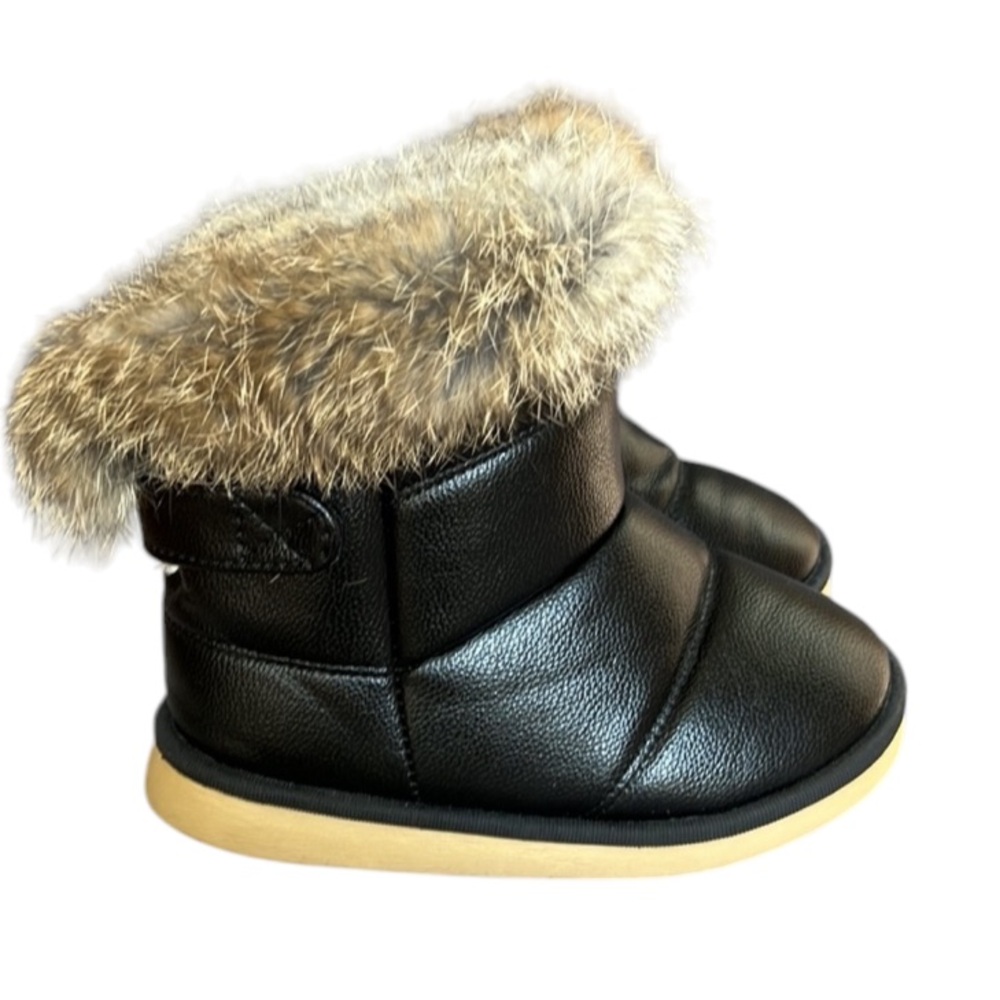 Adorable black booties with furr